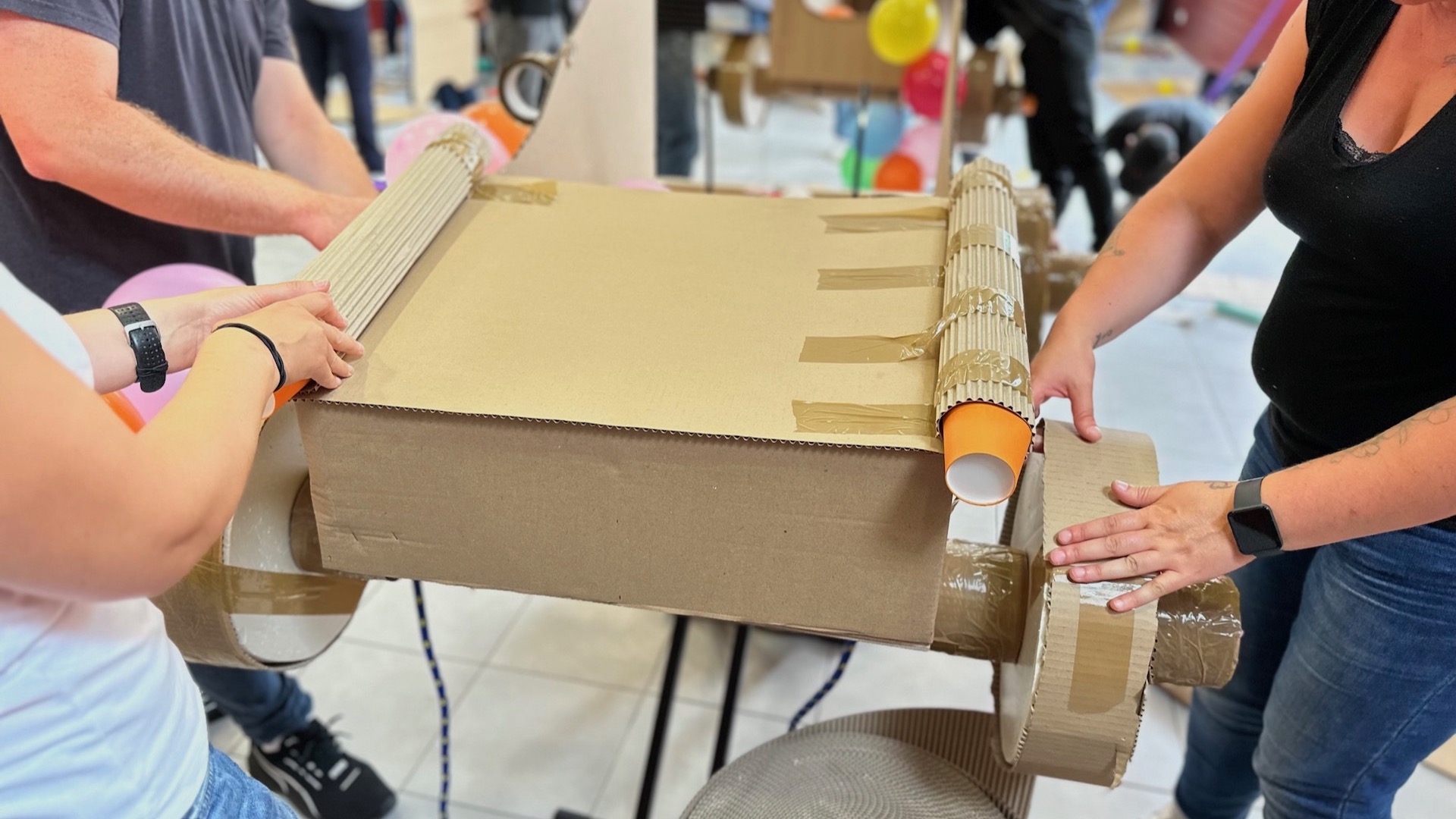 Team building voiture en carton
