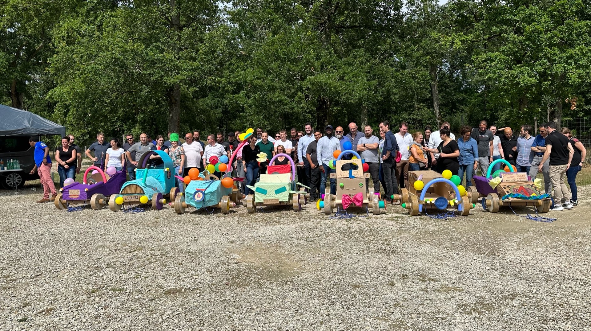 Team building voiture en carton