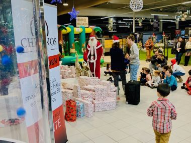 animation-arbre-noel-entreprise-superU-centre-commercial