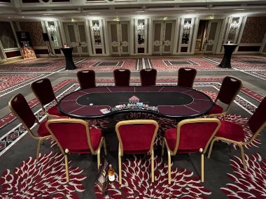 poker-texas-holdem-joueurs-et-jetons