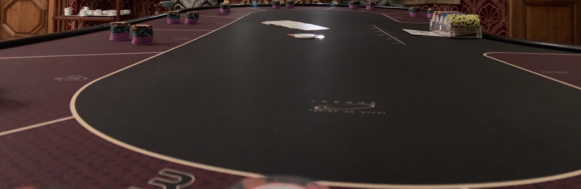 table poker avec jetons AACasino