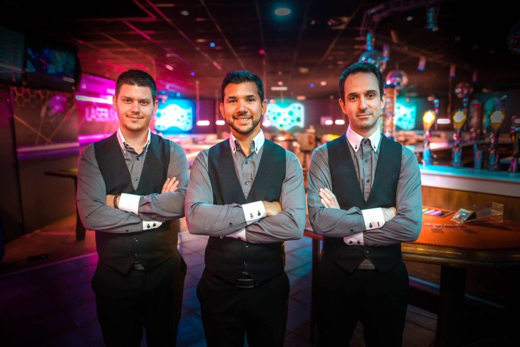 équipe animateurs AA casino en soirée casino avec tenue
